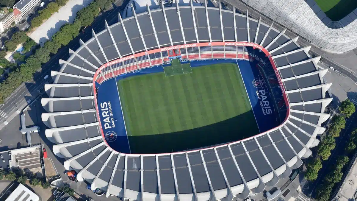 le maire refuse de vendre le Parc des Princes au PSG